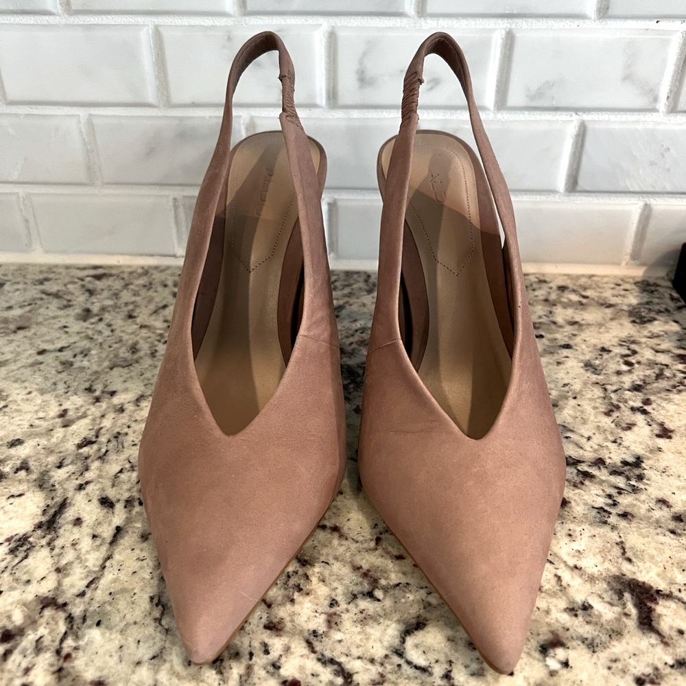 Mauve pumps